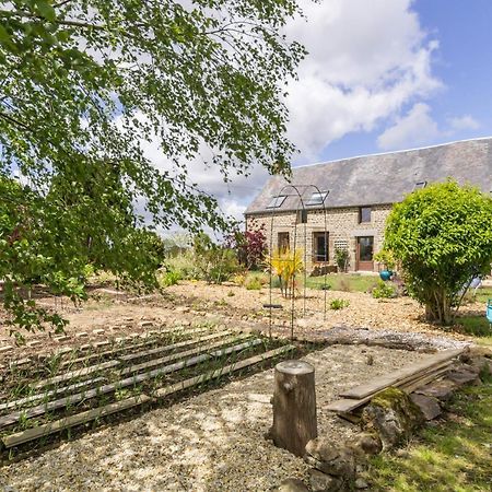 Le Jardin Des Fees Bed & Breakfast Savigny-le-Vieux Екстериор снимка