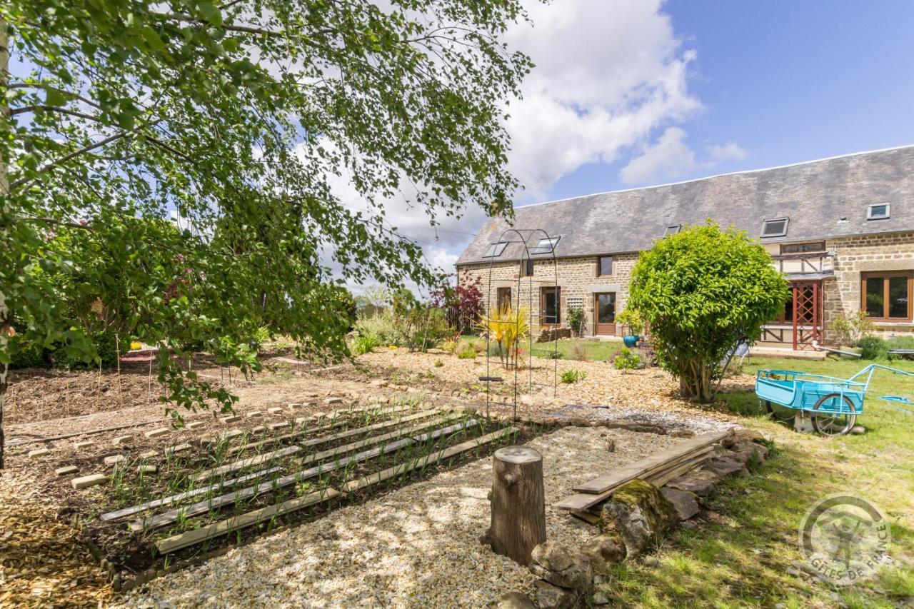 Le Jardin Des Fees Bed & Breakfast Savigny-le-Vieux Екстериор снимка