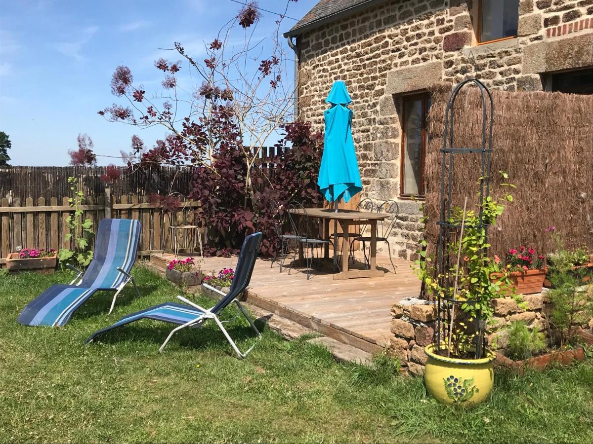 Le Jardin Des Fees Bed & Breakfast Savigny-le-Vieux Екстериор снимка